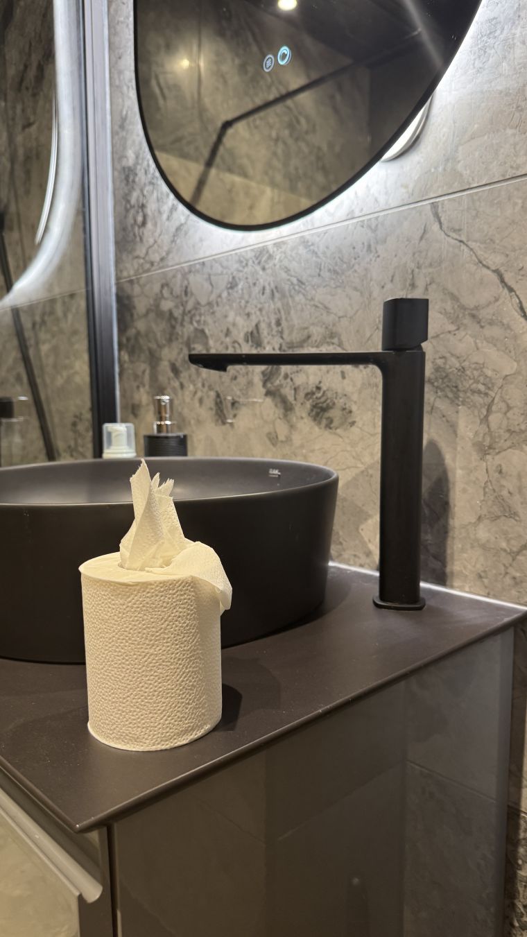 Teen Bathroom, Lancaster