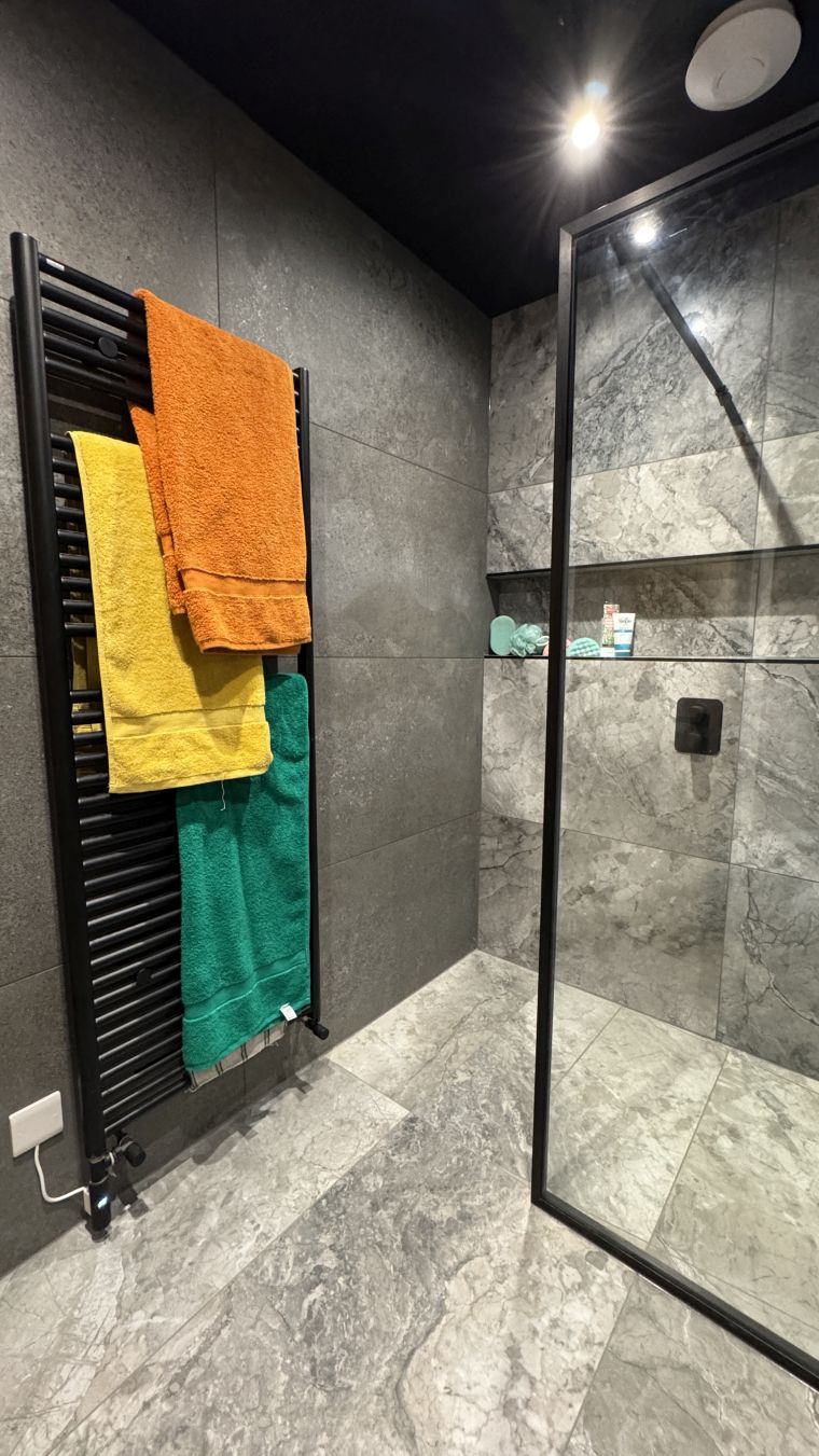 Teen Bathroom, Lancaster