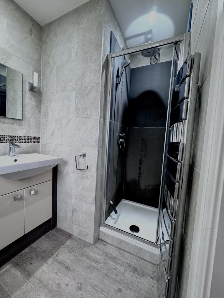 Ensuite Elevated Elegance, Lancaster