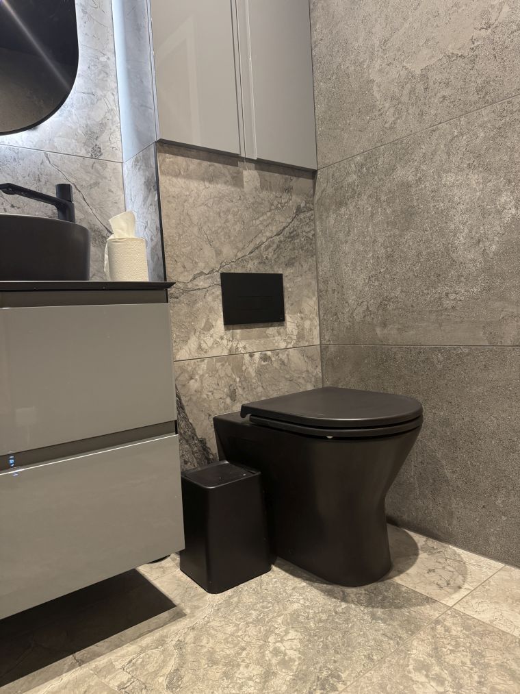 Teen Bathroom, Lancaster